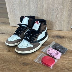 Travis Scott Nikes size men’s 7